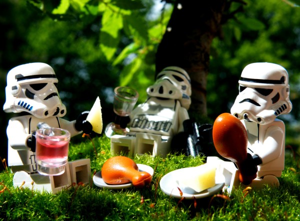 storm-troopers-having-a-picnic